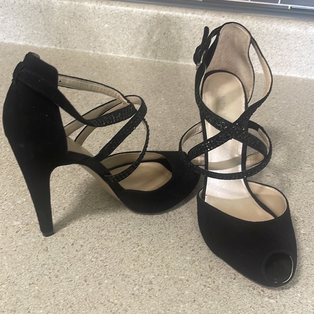 Nine West Strappy peep toe heels size 8 NWOT